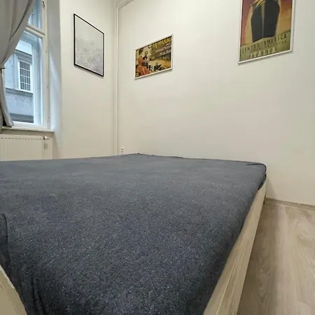 Vintage Center Apartment *